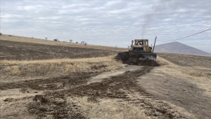 Niğde'de jeotermal sera kurulacak alanda zemin düzeltme çalışmaları başladı