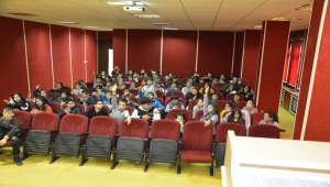 Öğrenciler mesleklerle ilgili bilgiyi ustalardan öğreniyor