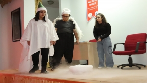Öğrenciler tiyatro oyunu sahneledi