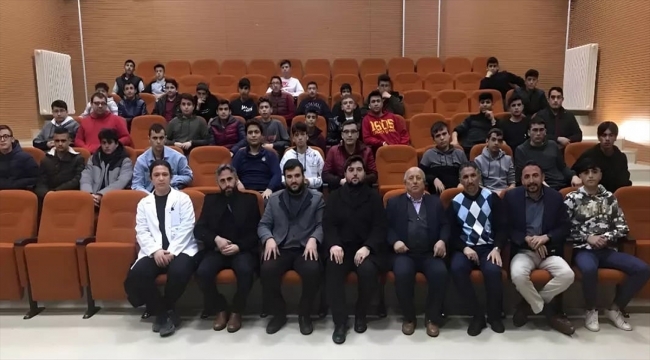 Şehit Sefa Tiftik Anadolu İmama Hatip Lisesi'nde mesleğe hazırlık semineri verildi