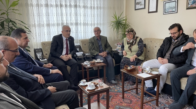 Şehit Yakınları ve Gaziler Genel Müdürü Yalçın, Konya'da şehit ailesini ziyaret etti: