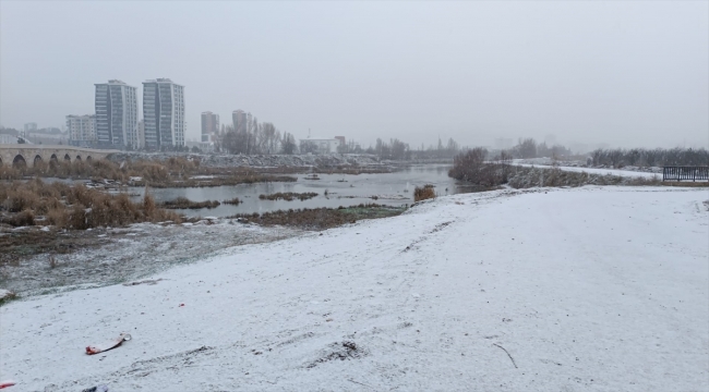 Sivas'ta kar yağışı ve soğuk hava etkili oldu